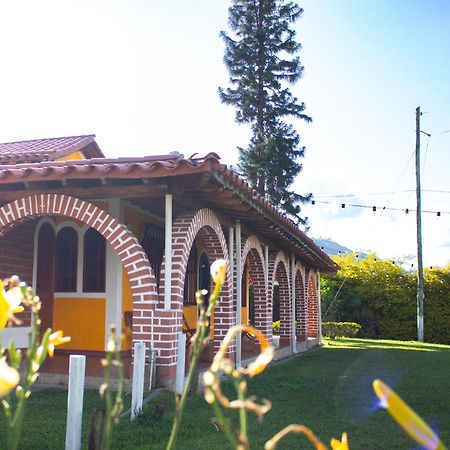 Hotel Campestre Alto Lindo En Guatapé Exterior foto